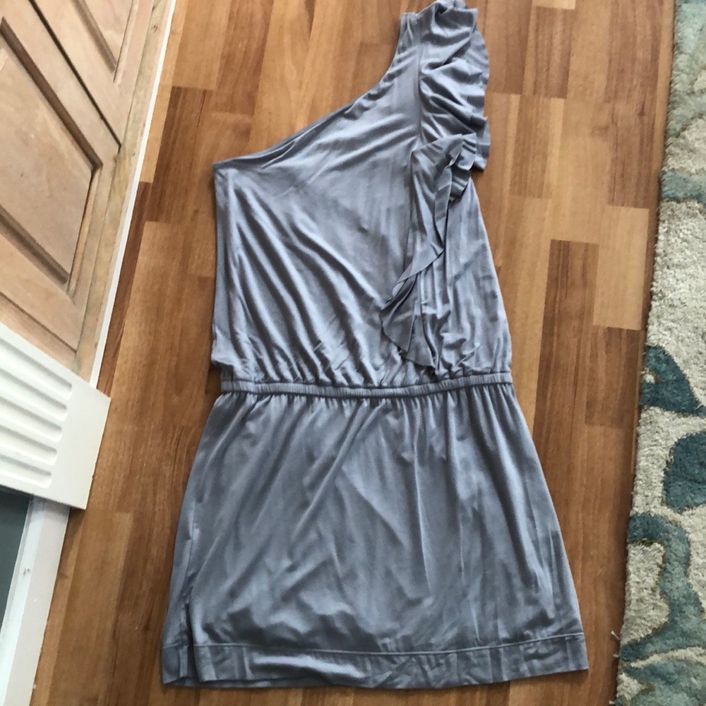 Grey one-shoulder express dress